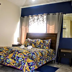 Crystoural Liguanea Sovereign - 2 Bedrooms, 3 Beds, Host 4 Guest- Kingston! Apartment Kingston